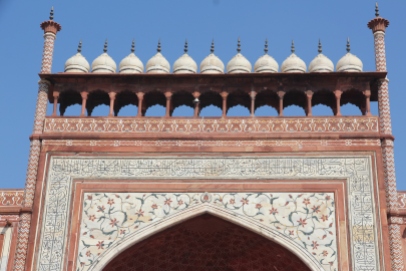 Taj Mahal, southern gate, roofline