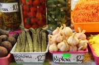 Riga market, pickled garlic