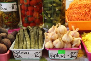 Riga market, pickled garlic