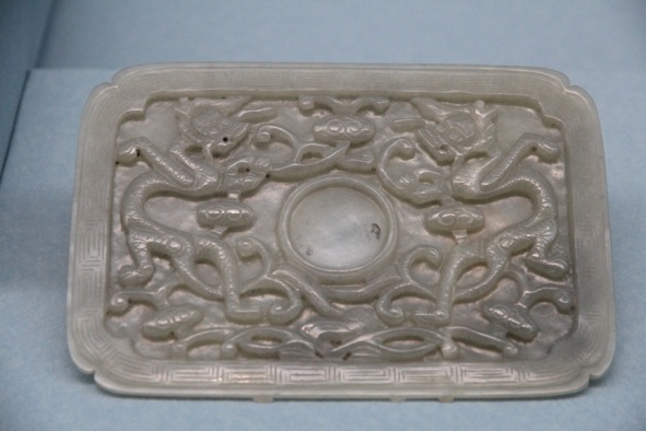 Jade tray with dragon pattern